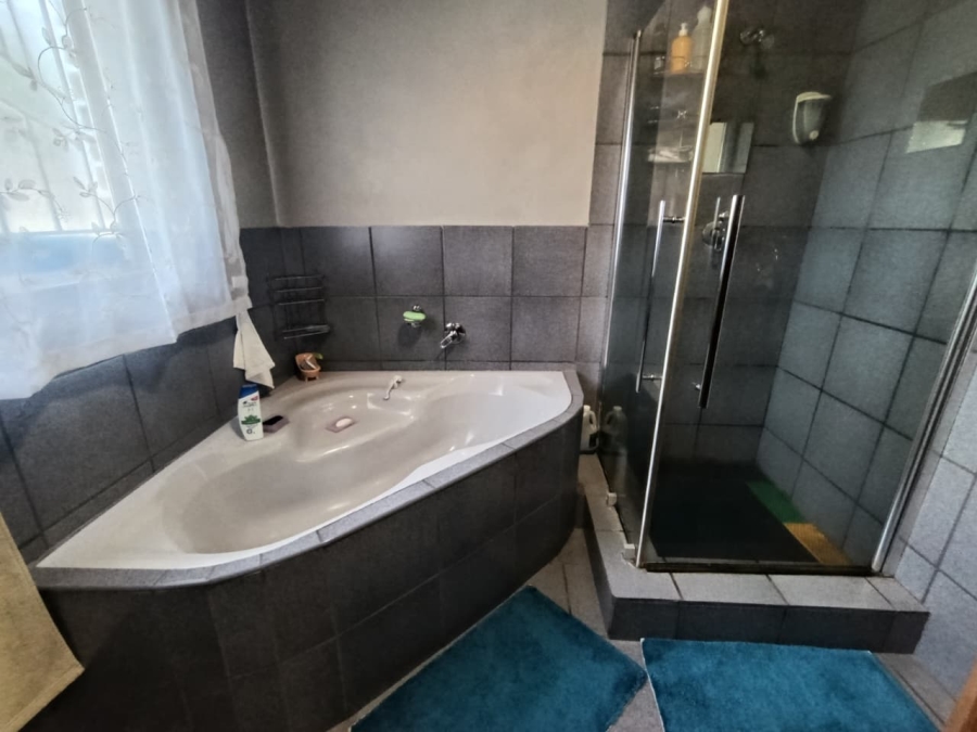 3 Bedroom Property for Sale in Langenhovenpark Free State
